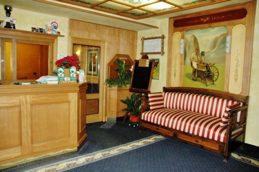 Hotel Tosa Madonna Extérieur photo